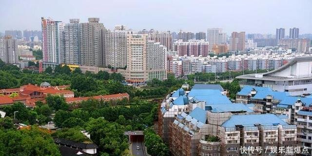 湖北霸王城市以大自居，GDP差不多是第二至第六城市总和