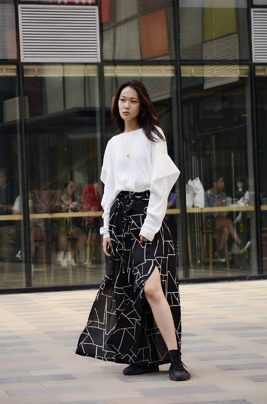 北京街拍：气质不错的女孩这样穿搭回头率很高哦