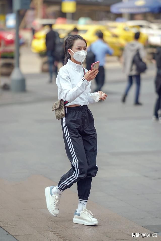  『小姐姐』日常穿搭越简越好，这些风格的衣服一定要码住，百搭通勤又干练