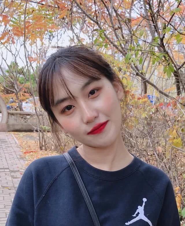 【遮脸】脸大却很漂亮的女生,这几点太明显,难怪不遮脸也有高颜值
