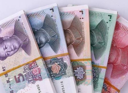 500万人民币存银行，一年利息能得多少钱？穷人和富人分别这样说