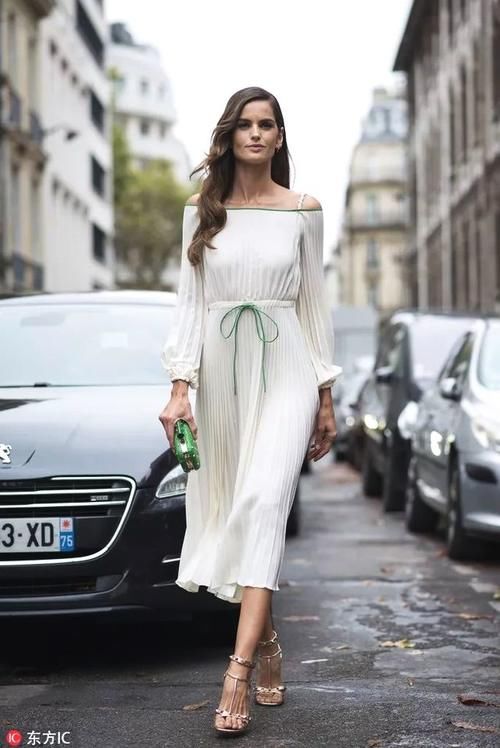 夏天就要拉仇恨 露肩装的诱惑谁都可以有！