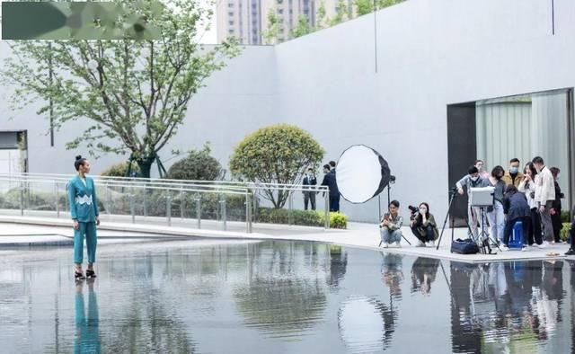  【联名】地产大佬联名的时尚大片，你能想到什么样吗？