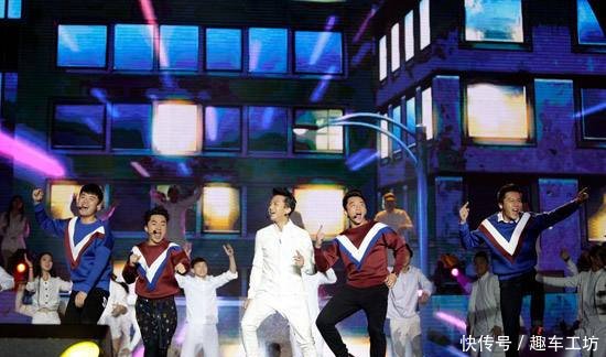 跨年晚会两个薛之谦