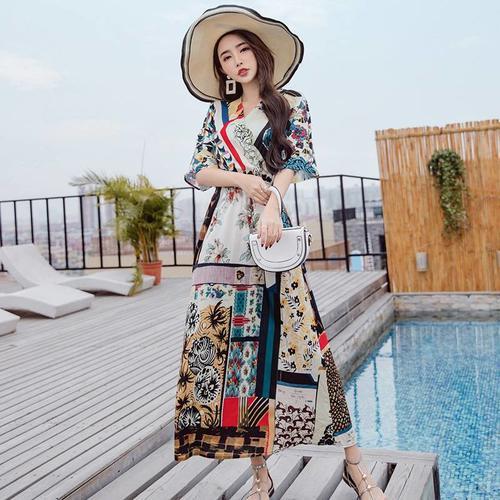 沙滩比基尼泳衣美女，曼妙身材，聚拢性感又迷人！