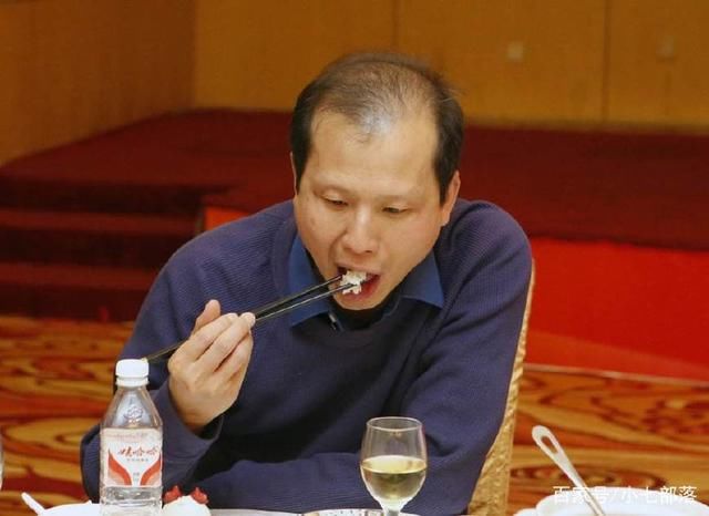 铲屎官称方舟子以专家身份骗局洗地，事实让方舟子啪啪打脸，疼吗