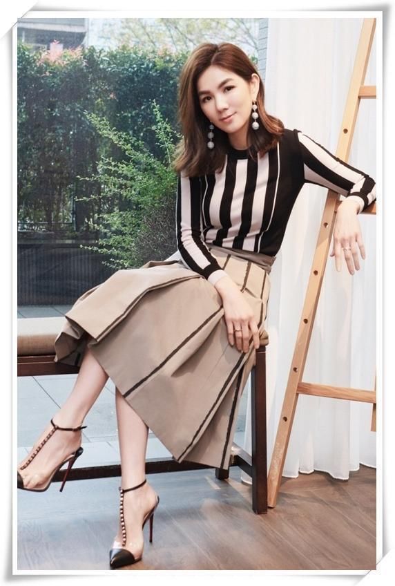 当Ella穿衬衫配牛仔裤，网友直呼：男友力爆棚！还是那个假小子！