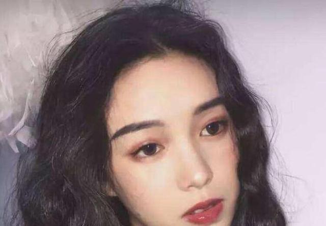 #适合#脸上有3个“亮点”,是最适合港风妆的美人,不化妆都是靓女