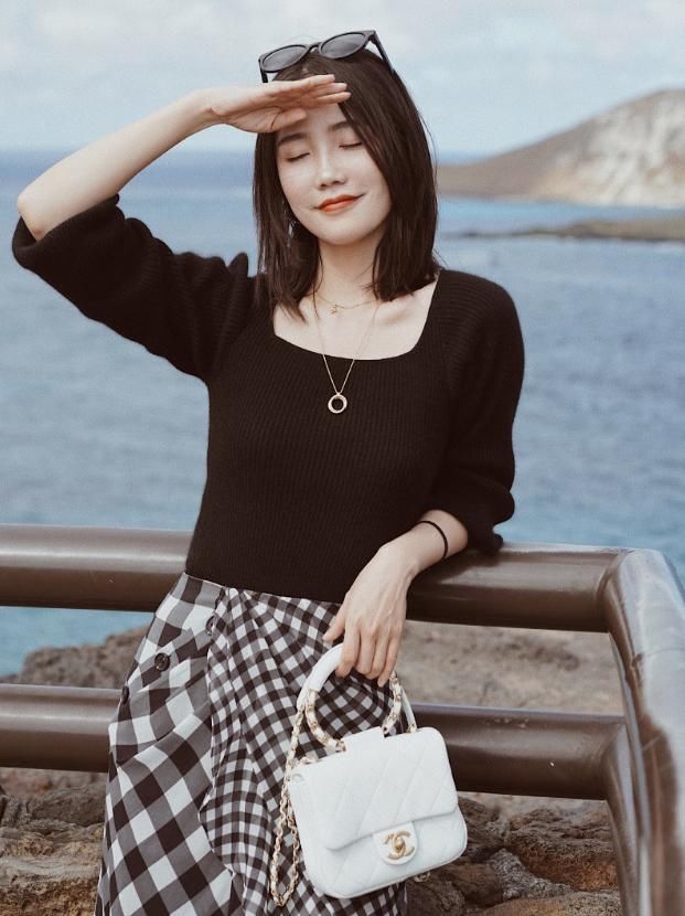 『针织衫』本以为她穿包臀裙扮温柔,可当看清全图,才知穿的有多出彩