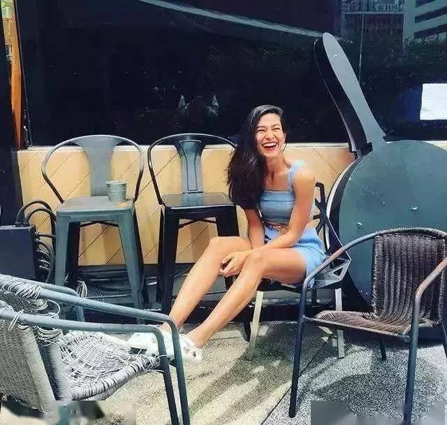  色彩：春夏的流行色彩，照着穿让你一直柔和清爽的美下去