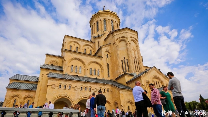 这个亚洲小国物价比越南低，美女遍地盛产超模，月薪5000能玩一月
