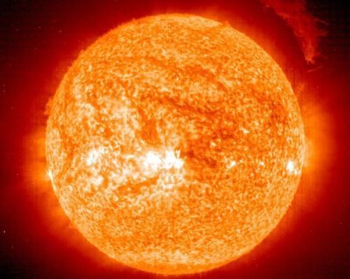 这颗恒星比大犬座VY还大,能容纳2亿亿个地球