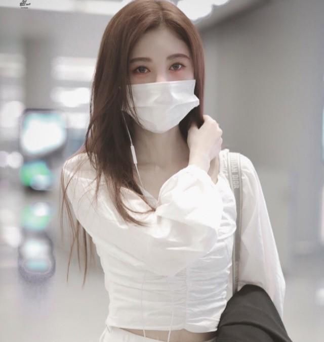 『一看』有4个特点的女人,一看就有“女王范”,御姐路线更适合你!