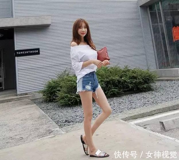 随便穿搭的牛仔裤美女，好身材就是资本，真让人羡慕！