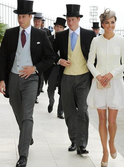 两个王妃的裙子不一样: 梅根王妃的过膝裙, 凯特王妃的露膝裙