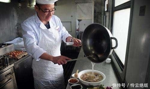  [伙食]火车上的饭也不贵，农民饿着也不愿买，为啥？老农3句话扎