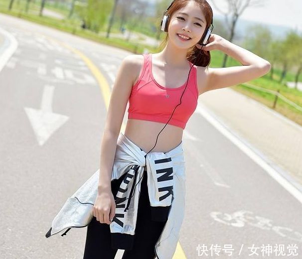 紧致有型的打底裤美女，彰显青春气息，塑造美丽形象！