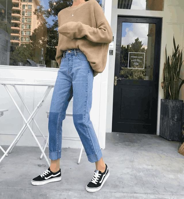 网上爆红的裤子穿法你知道吗？网友：上厕所的时候就麻烦了！