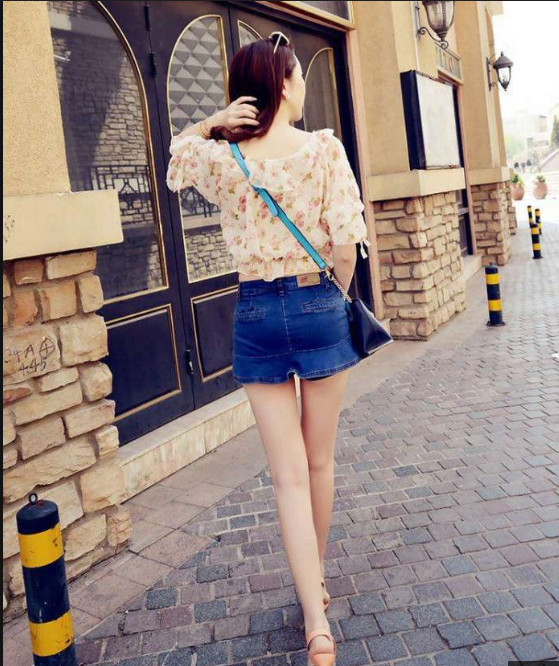 紧身裤整体来说高端大气上档次，唯美风情衬托出女性的女人味