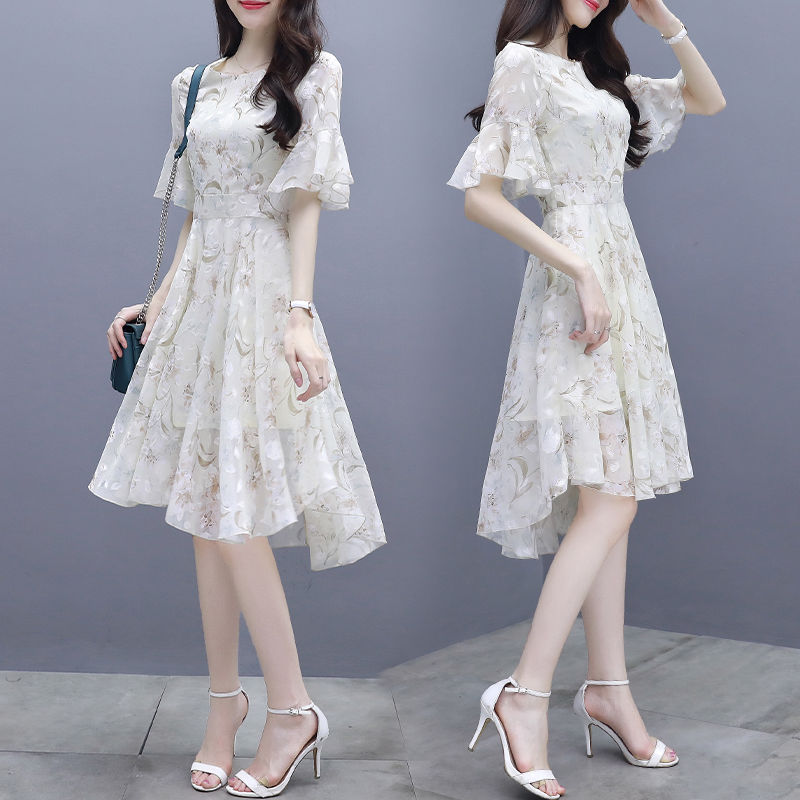 丰满的女人多穿这种衣服，前凸后翘迷死人，回头率高到爆表