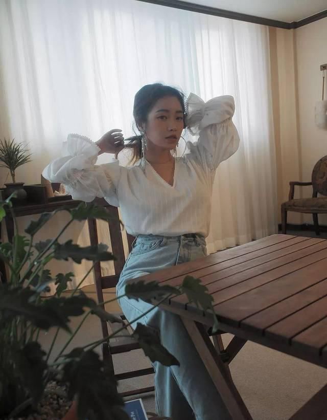  『老爹牛仔』别再穿阔腿裤了，2020年这4条裤子最流行！
