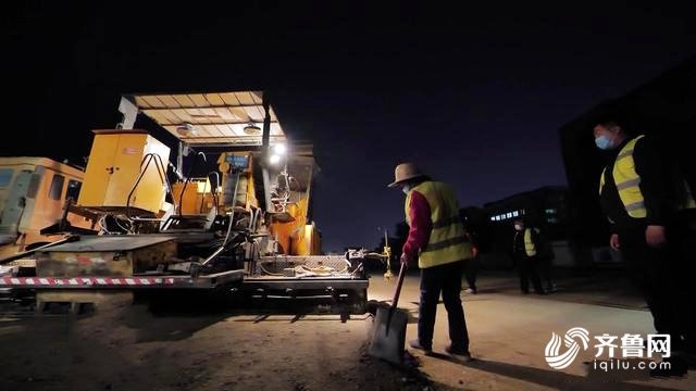  [泰安]泰安：“挑灯夜战”确保擂鼓石大街中段“五一”通车