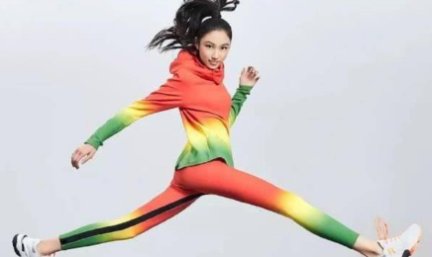 他是香港真大佬,向华强都要给他面子,如今女