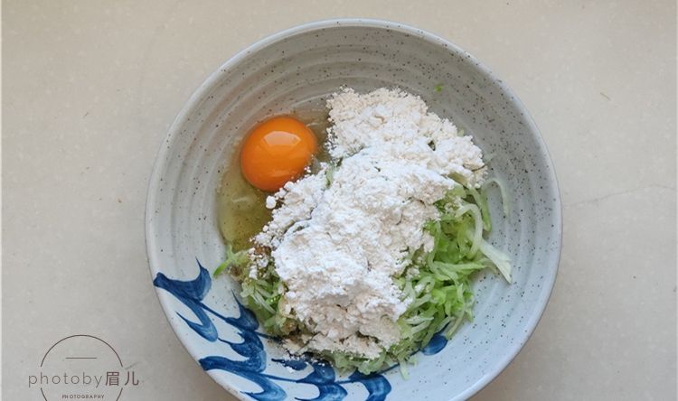  『萝卜』萝卜丸子好吃有窍门，10多分钟做1盘，外酥里软，比肉丸子都香