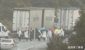 新西兰旅游大巴侧翻致中国游客5死多伤,网友回复:有钱还是国内