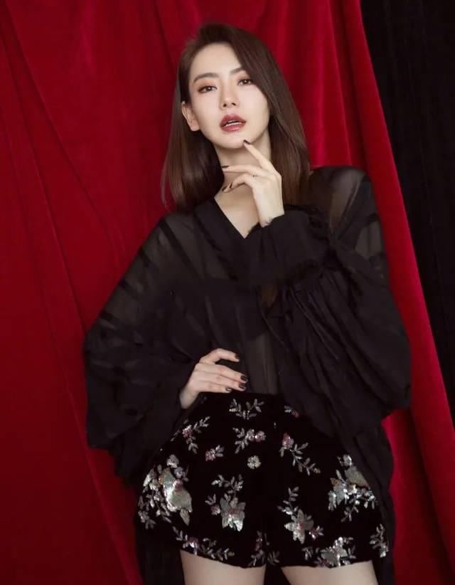  换季：春夏换季最时髦的几件衬衫