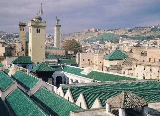 非洲这国家不但没有黑人，满大街都是混血女！而且还对中国免签