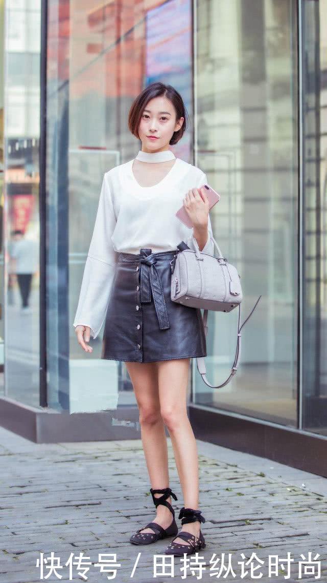 路人街拍,图一小姐姐的身穿藕粉色连体裤,大秀美腿,漂亮极了!