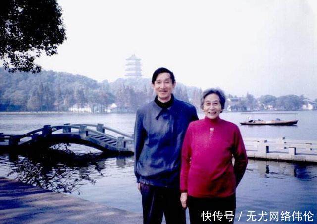  「市委书记」上海人徐景贤，曾任市委书记，晚年带病写回忆录，