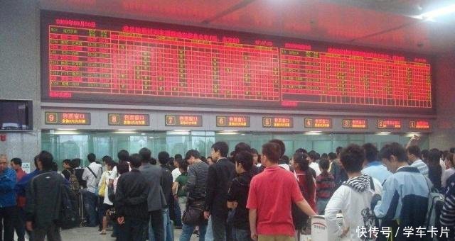 明明可以刷身份证进站，为什么很多人非要排队取火车票涨知识了