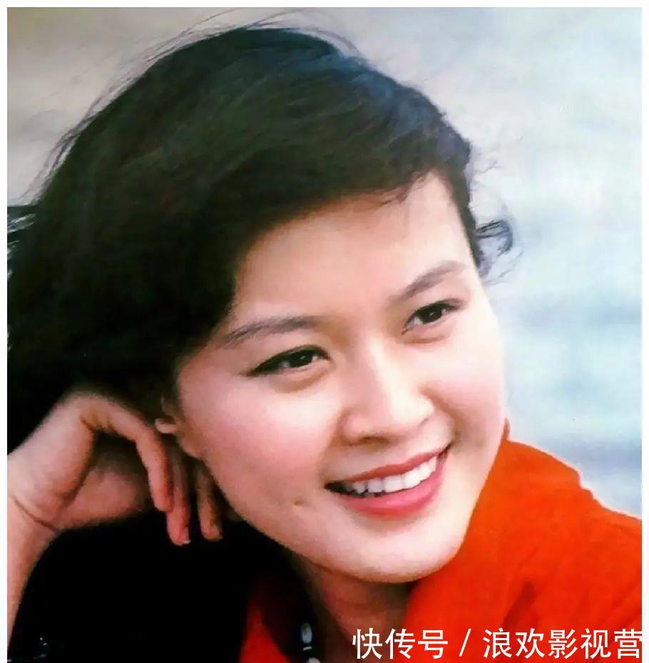 『朋友们』她7岁演电影,28岁获影后,37岁二婚嫁小10岁男友,今却孤身一人