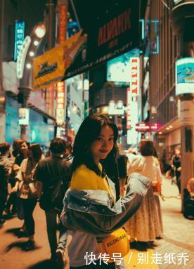  景甜：景甜三十多岁还少女感十足，他的穿搭技巧加了不少分哦