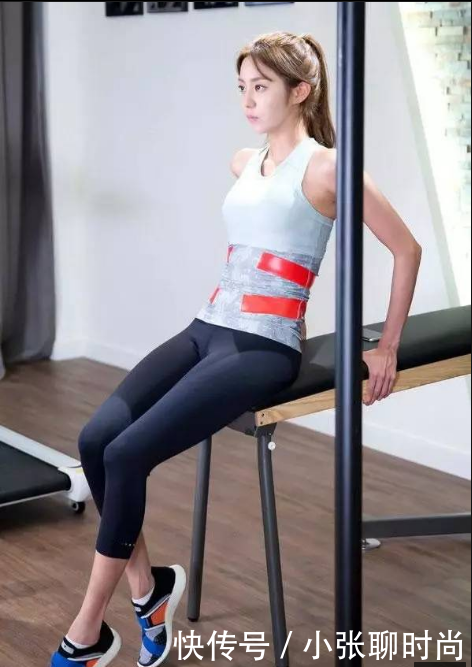 25岁妹子穿起紧身裤,浓浓大气范, 时尚感十足!