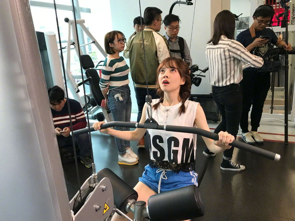 冯提莫:这大美腿真是勾人