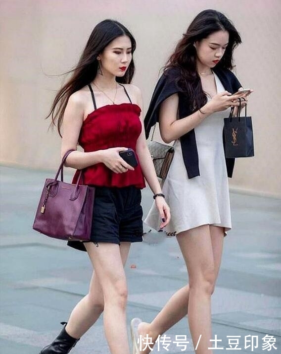 『性感』街拍,时尚性感的小姐姐,轮廓性感分明,彰显成熟品味