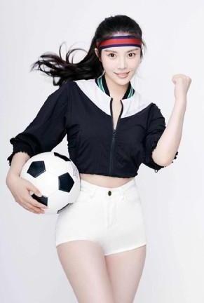 世界杯遭球迷袭胸却不以为然，扎双马尾大放厥词，“大嫂”徐冬冬