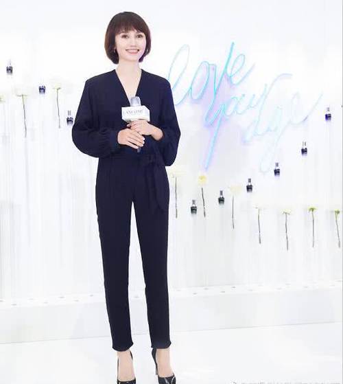 袁泉未修照公开，满脸细纹遮不住气质，网友：真正的“高级脸”