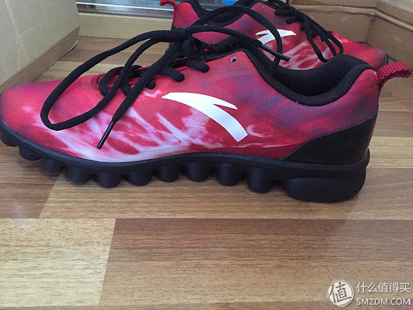 创意不错但没有做好-ANTI 安踏 ANTA 柔软柱跑鞋开箱