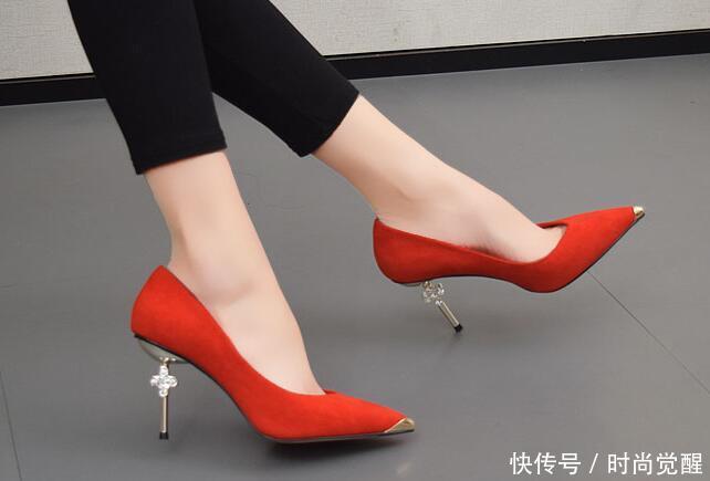 细脚尖头高跟鞋,凸显女性气质,展示高贵优雅的女神形象!