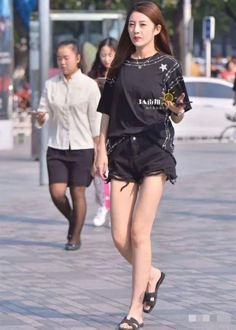 #样式#容貌姣好的女人,穿衣却总有一股“大妈感”,可能没做好这几点