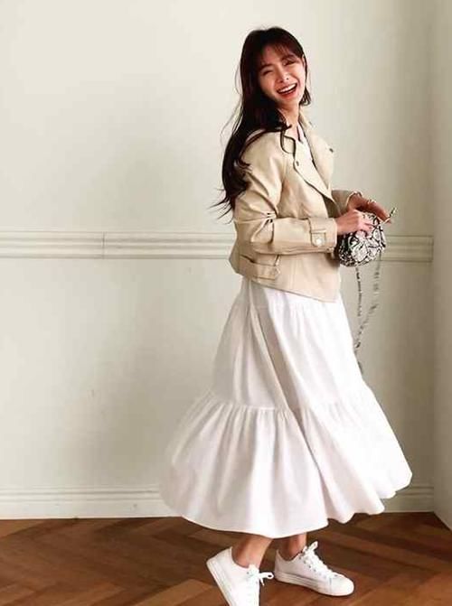 包包的样式:15款比纪梵希潮的包,聪明的人选择配这3种穿搭