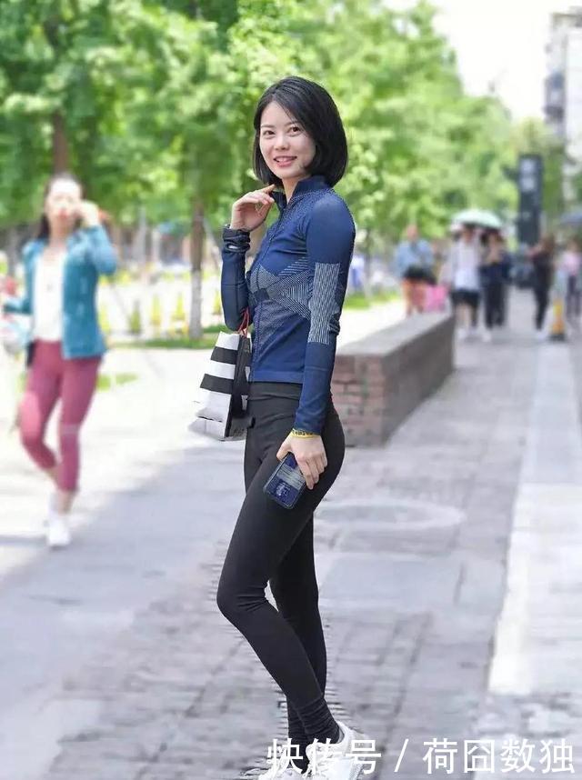  『低调』打底裤能够让女性感到清新特别且低调不失高贵，彰显独特迷人气质