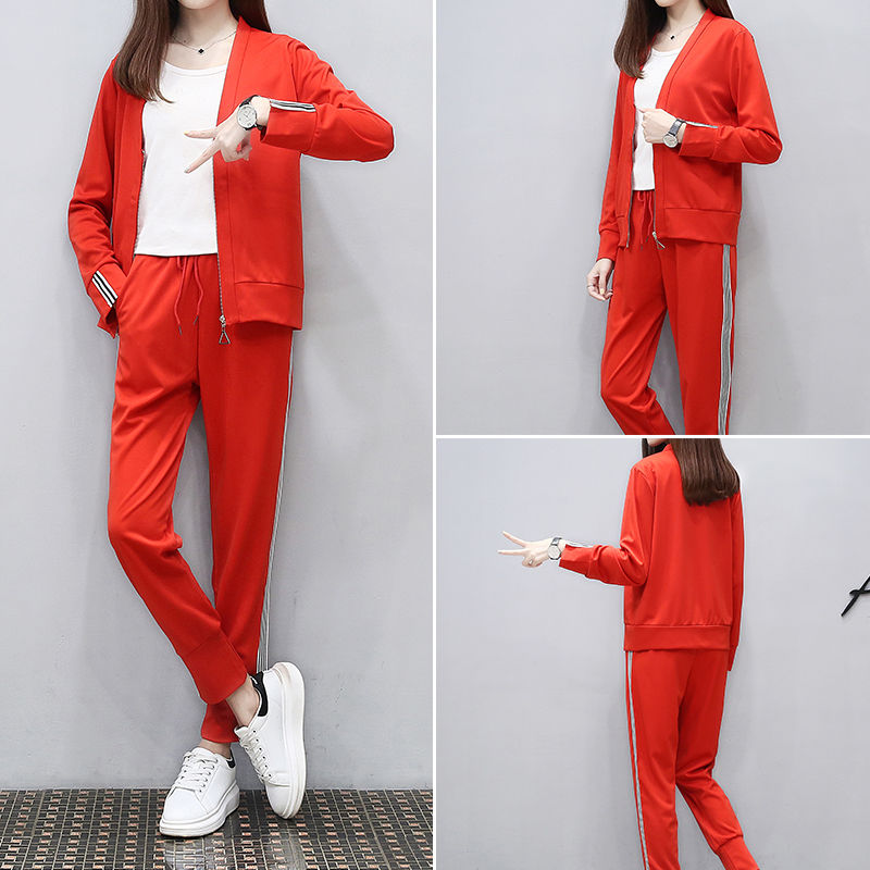 别再傻傻穿裙子了，时髦精现在都这样穿，显瘦显高显腿长，美疯了