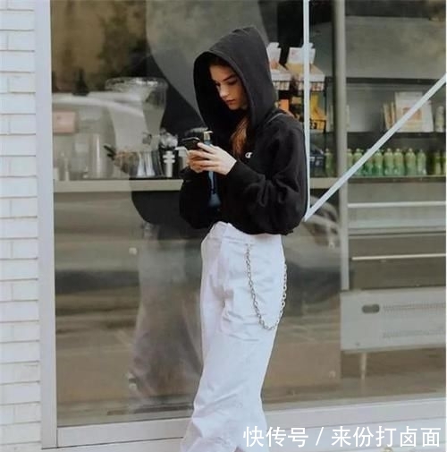  女人：会穿的女人不显老！这4个“减龄”技巧，四五十岁女人都该来学学