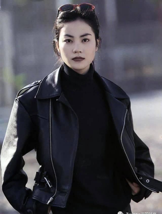  『垫肩』学会这几招，也能拥有港式风情？