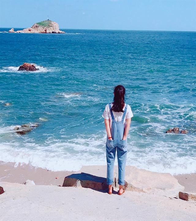 比三亚人少!比青岛消费低!北方最适合看海的城市，海鲜正肥!